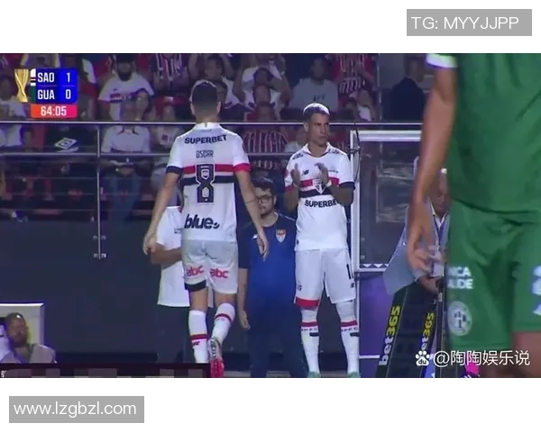 伤病阴影再度笼罩绿茵场当红球星因踢足球意外受伤缺阵