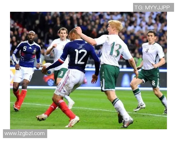 追溯绿茵巨星独特瞬间展现足球记忆中闪耀的经典时刻